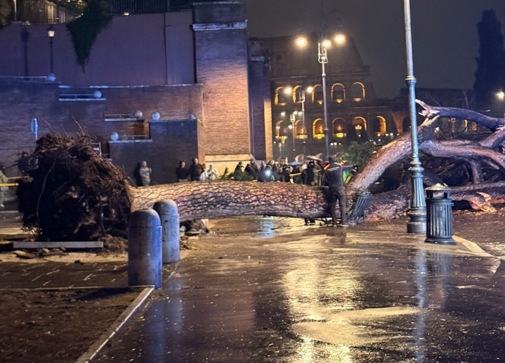 roma crollo maltempo