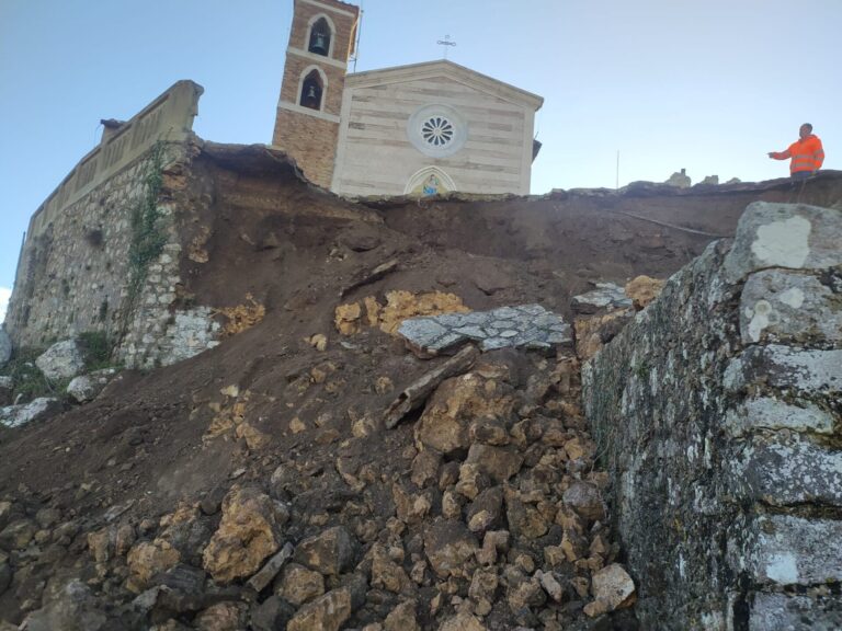 crollo rocca