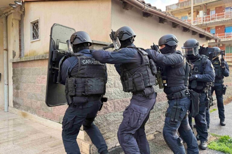 OSTIA - I Carabinieri durante il servizio straordinario (6)