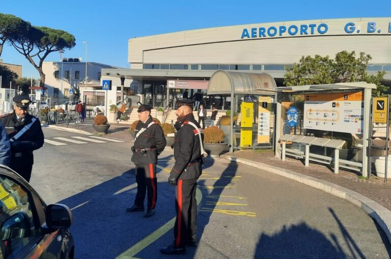 CP AEROPORTI - Carabinieri presso l'aeroporto di Ciampino