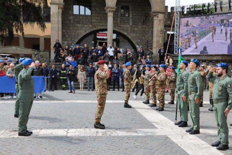 Foto 3 Resa degli onori al Comandante delle Forze Operative Terrestri