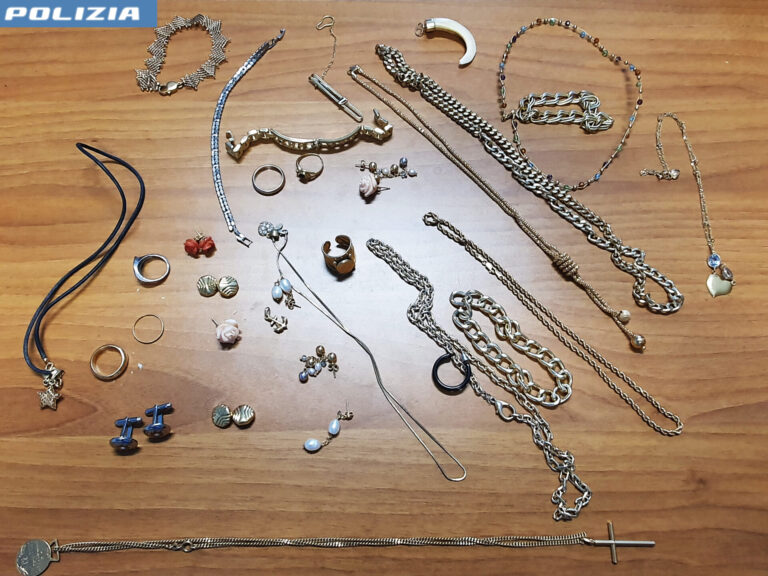 foto comunicato stampa del 19 maggio 2026 - tre truffatori arrestati dalla Polizia Stradale