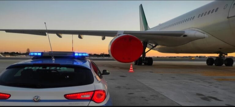 foto comunicato stampa del 22 maggio 2026 - La Polizia di Stato rimpatria uno straniero