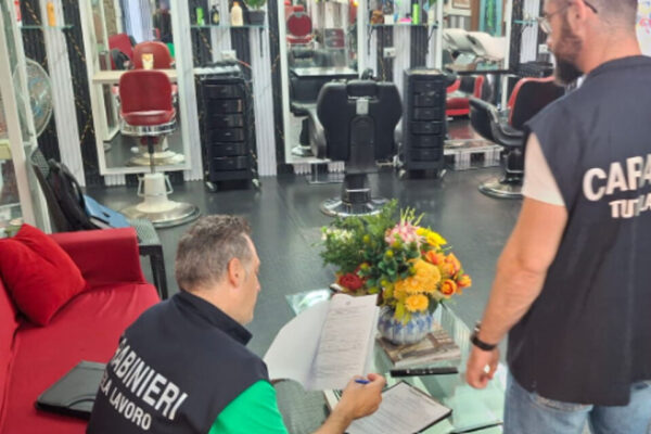 I controlli dei carabinieri nei barber shop 2
