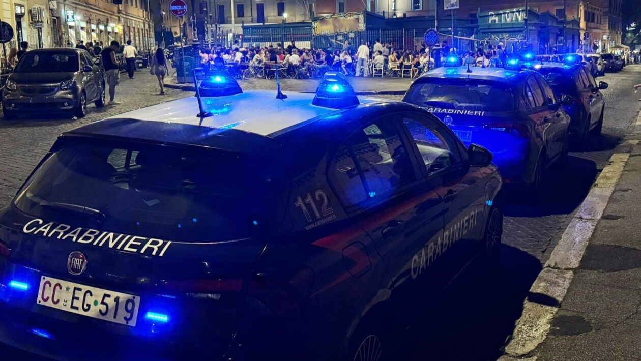 PIAZZA DANTE Controlli dei Carabinieri in zona San Lorenzo 1
