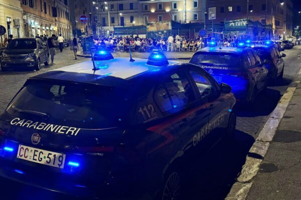 PIAZZA DANTE Controlli dei Carabinieri in zona San Lorenzo 1