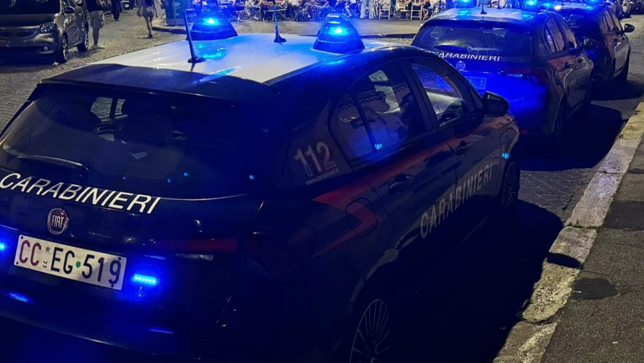 PIAZZA DANTE Controlli dei Carabinieri in zona San Lorenzo 1 e1784042205754