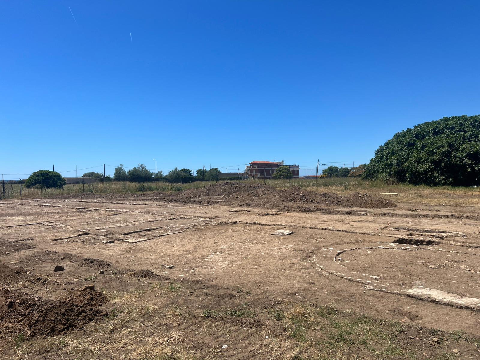 Tarquinia Lido - Alle Saline affiorano resti di strutture e sepolture romane, potrebbero essere collegate all'antico porto (FOTO) 5 WhatsApp Image 2026 06 13 at 14.37.36