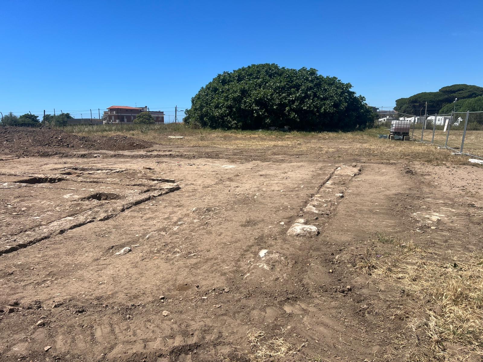 Tarquinia Lido - Alle Saline affiorano resti di strutture e sepolture romane, potrebbero essere collegate all'antico porto (FOTO) 3 WhatsApp Image 2026 06 13 at 14.37.37 2