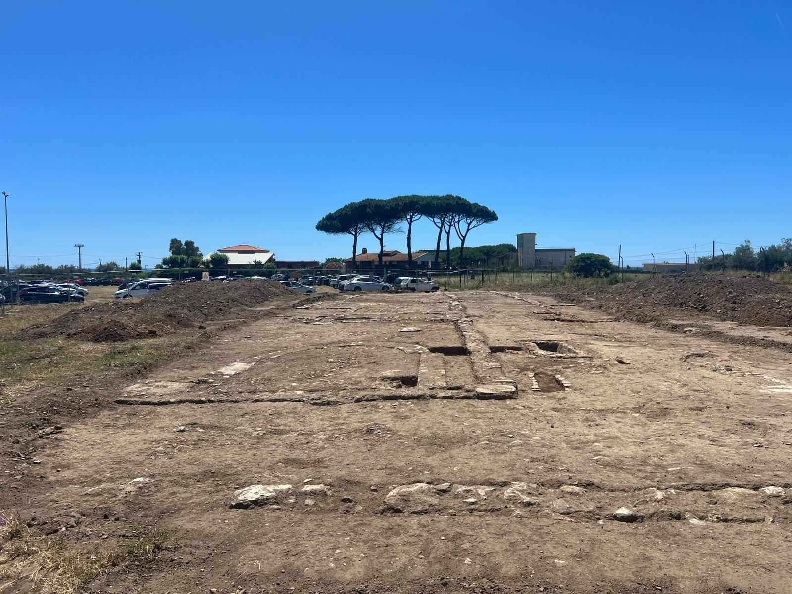 Tarquinia Lido - Alle Saline affiorano resti di strutture e sepolture romane, potrebbero essere collegate all'antico porto (FOTO) 2 WhatsApp Image 2026 06 13 at 14.37.37 4