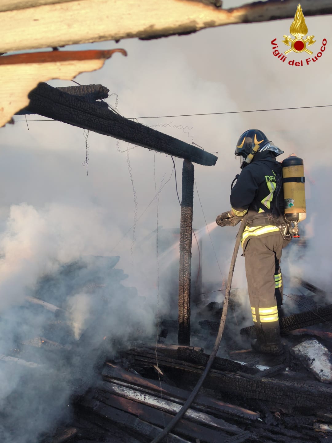 Fregene - Incendio all'alba in uno stabilimento balneare, indagini in corso (FOTO) 3 WhatsApp Image 2026 06 14 at 07.11.17 2