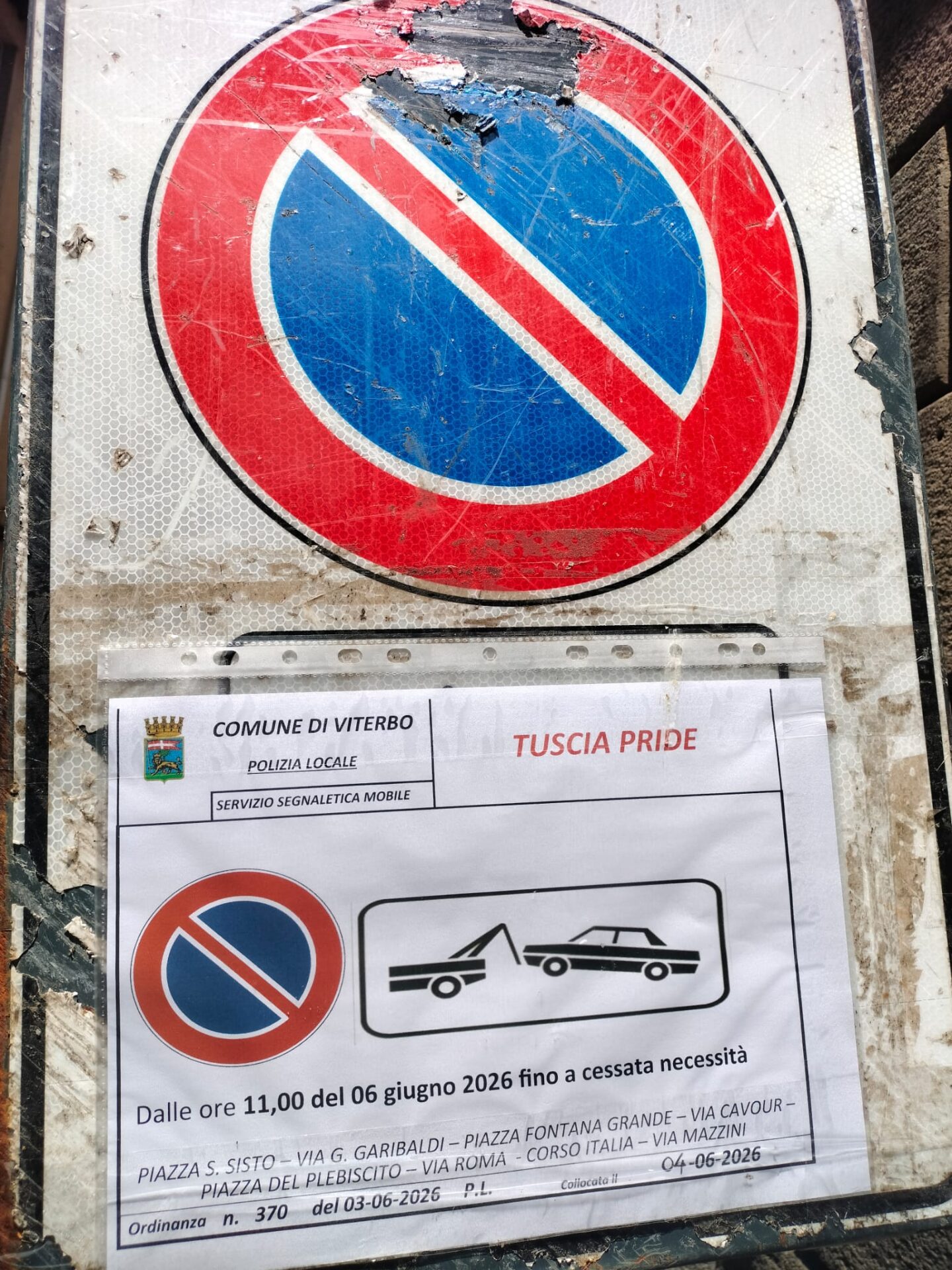 Viterbo - Passaggio Tuscia Pride: parcheggi interdetti da questa mattina, caos in centro 2 cartello scaled