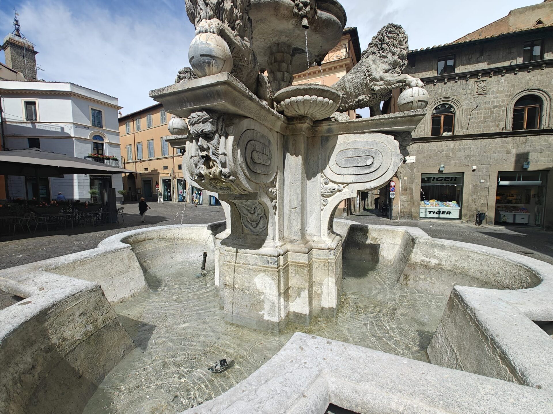 piazza delle erbe 2 scaled