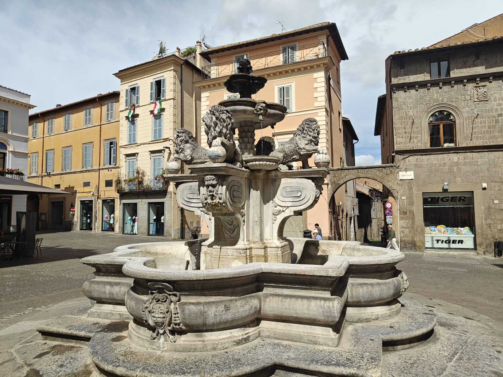 piazza delle erbe 3