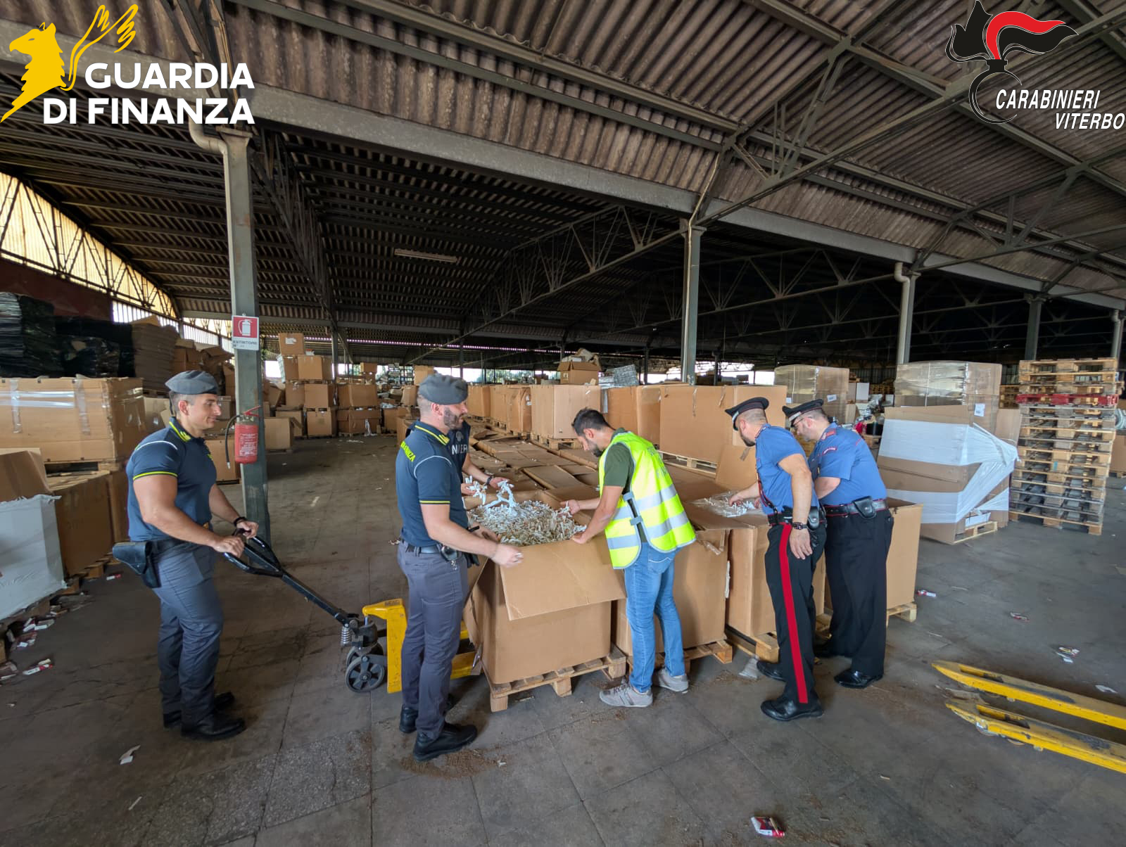 Civita Castellana - Scovata fabbrica clandestina di sigarette: sequestrati 2,5 milioni di euro di tabacco (FOTO) 2 1