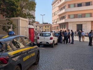 Viterbo - Sit-in contro scritta "Balilla" fuori al Buratti, più Forze dell'ordine che partecipanti 2 61d67a20 9fe2 4768 a02c e64b9f127767