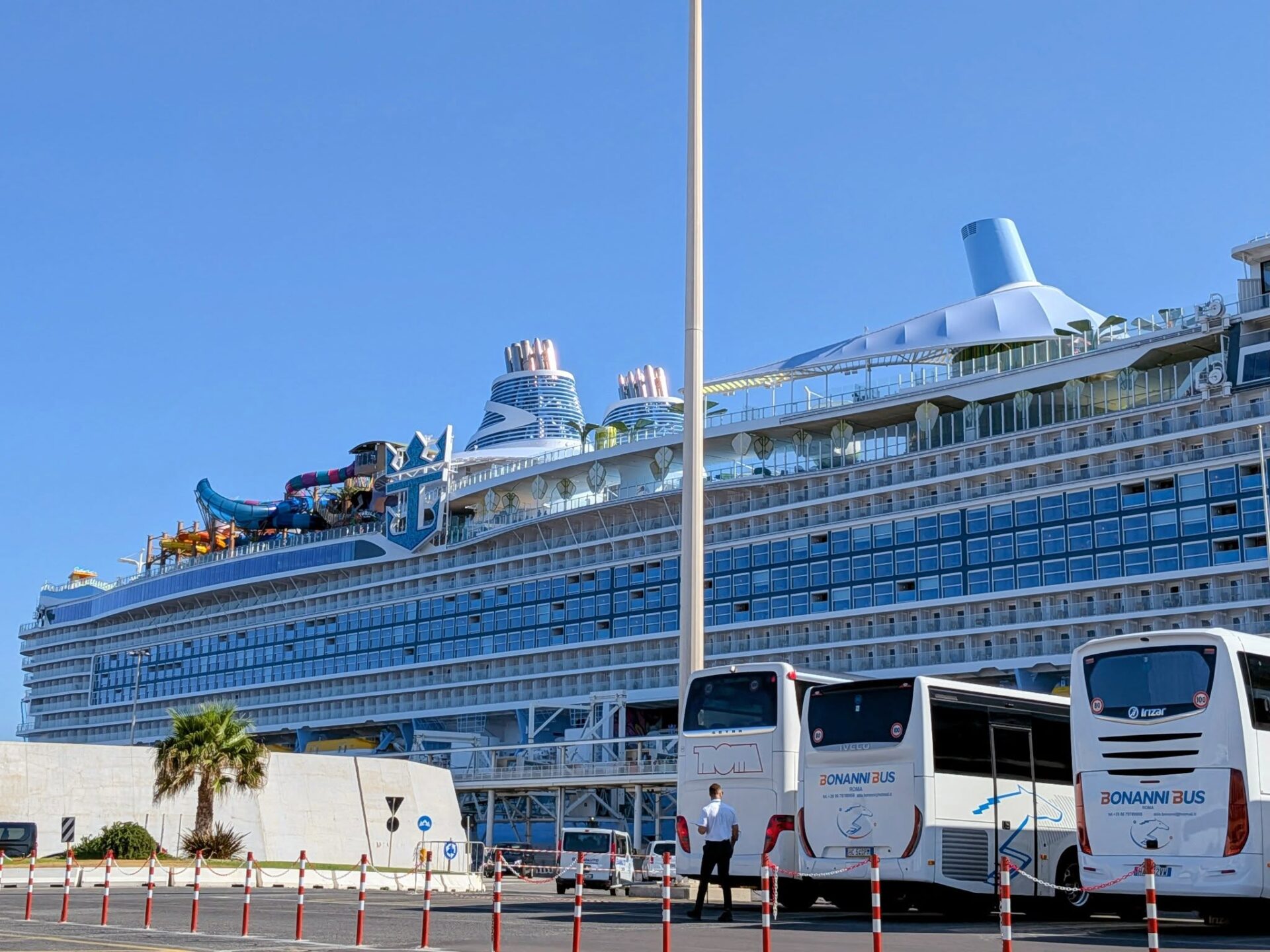 Civitavecchia - Arriva la "Legend of the Seas": oltre 9.000 crocieristi in 48 ore (FOTO) 3 737978933 122181656138780249 105620650455625164 n scaled