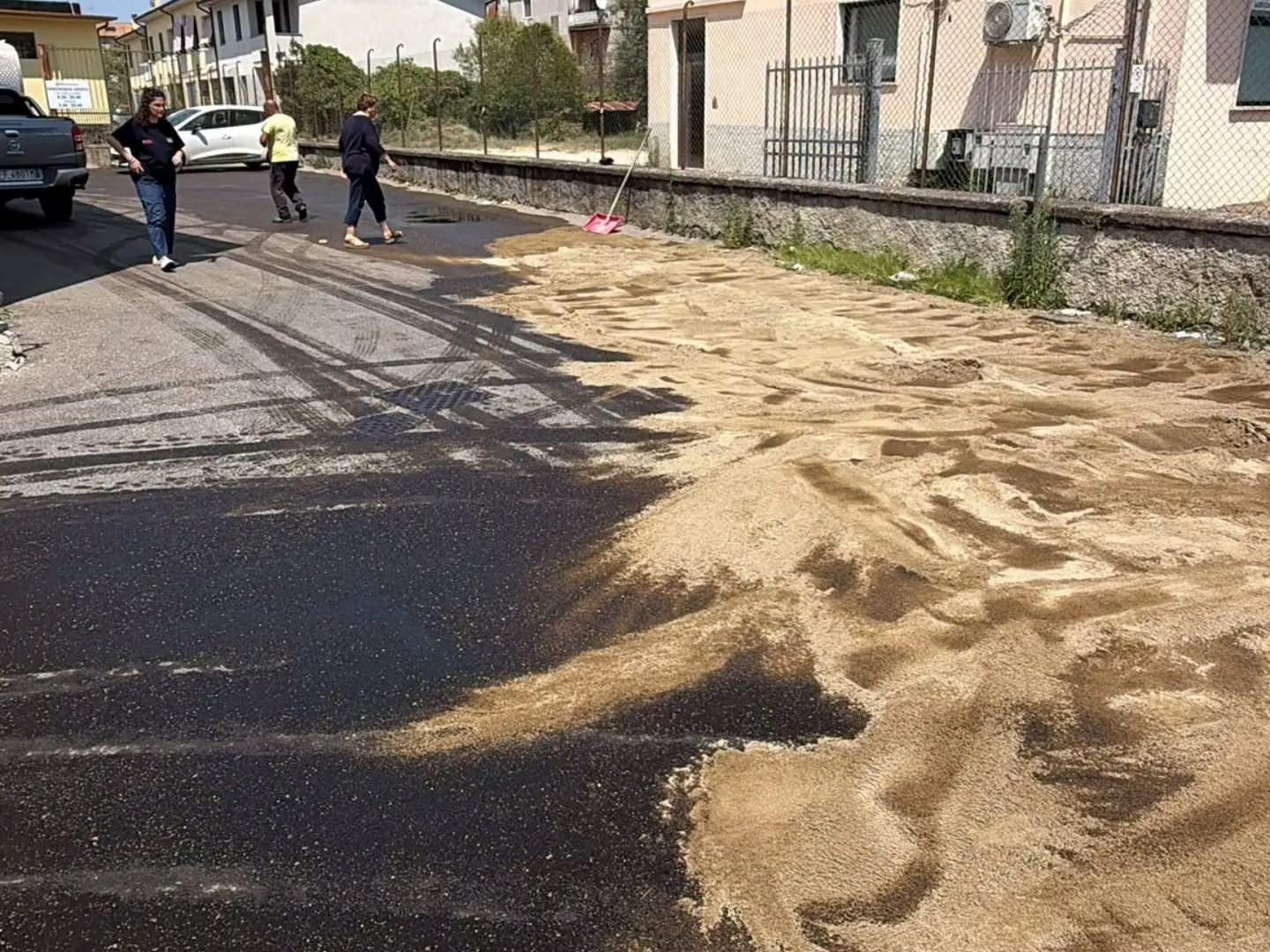 Tuscania - Sversamento di gasolio nel centro abitato, carburante finisce nella rete fognaria (FOTO) 2 757754963 1720531302595296 7062427424361737162 n.png