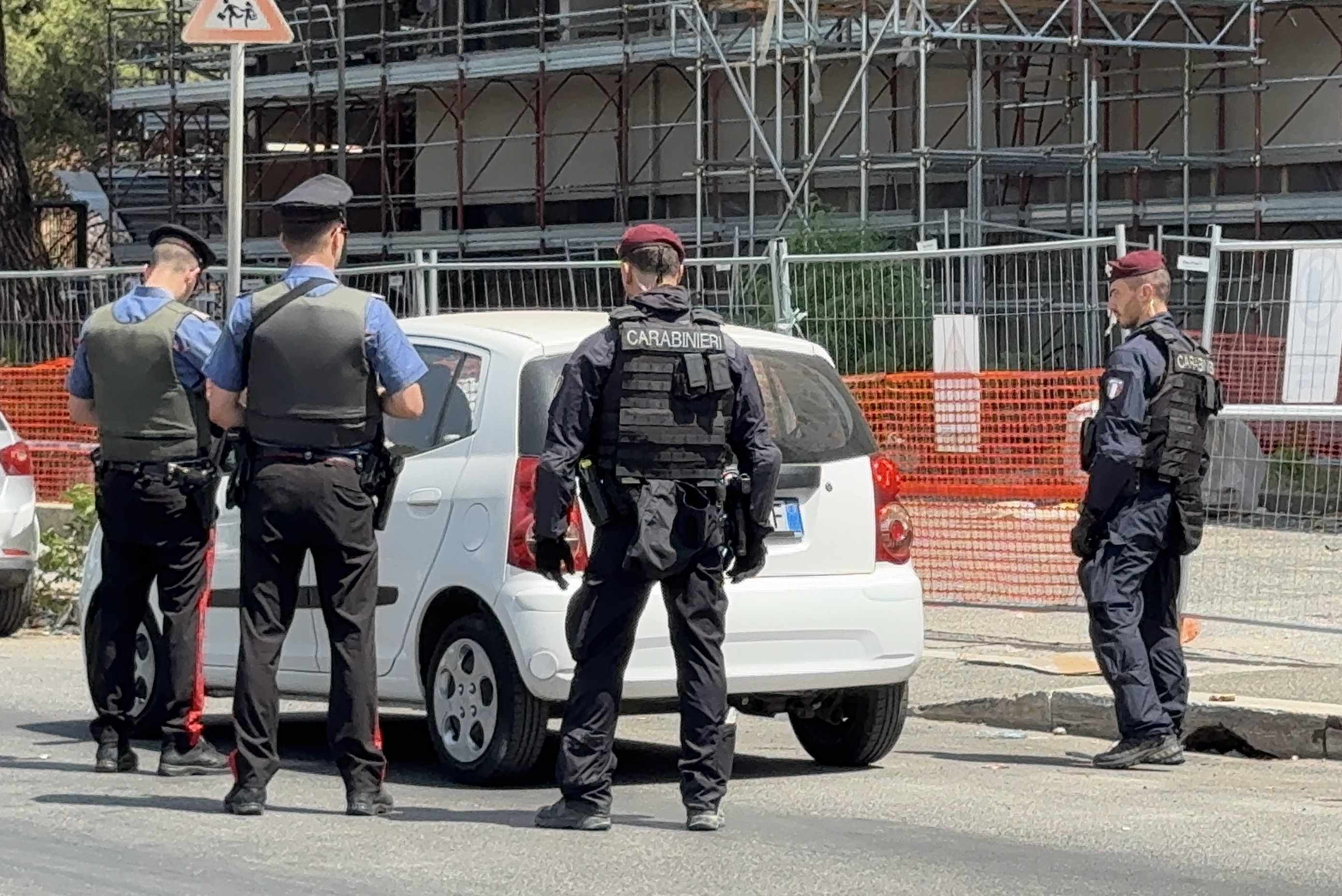 FRASCATI - Controlli dei Carabinieri a Tor Bella Monaca (1)