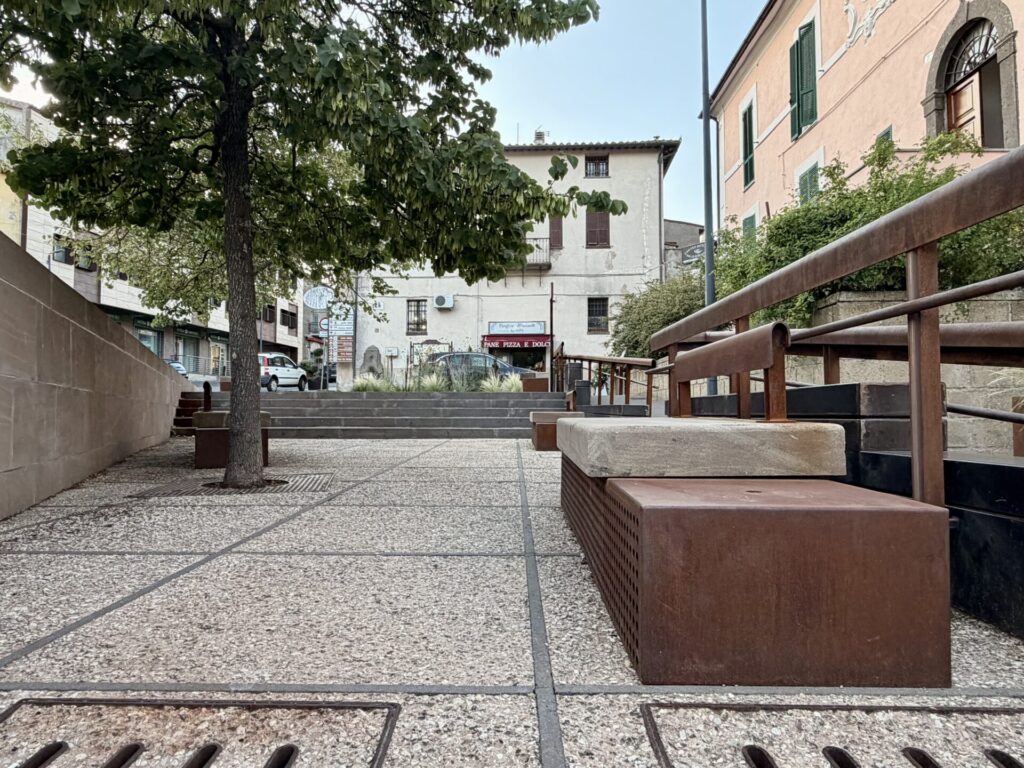 Valentano - Riqualificata parte di Piazzale Diaz, Bigiotti: "Stiamo cambiando il volto del paese" 2 IMG 4690