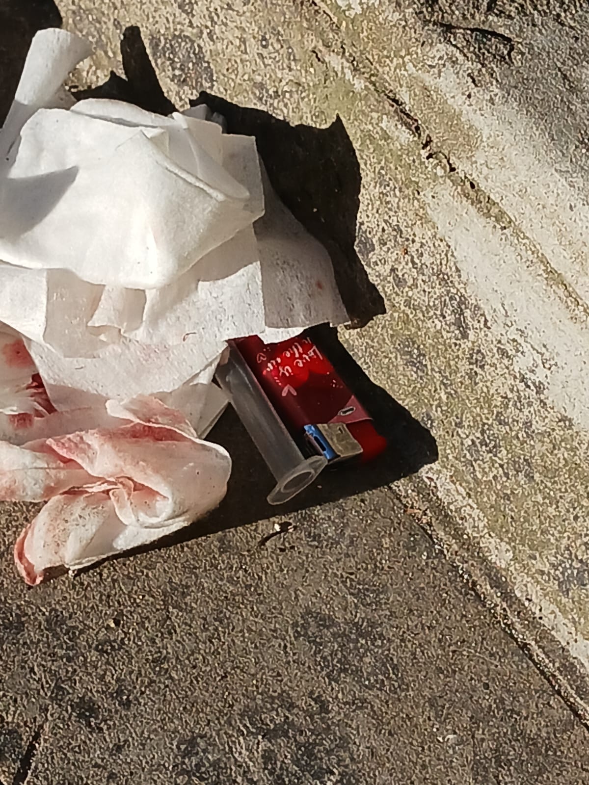 Viterbo - San Faustino piazza di spaccio, asilo ONMI angolo del "buco" 2 siringhe asilo