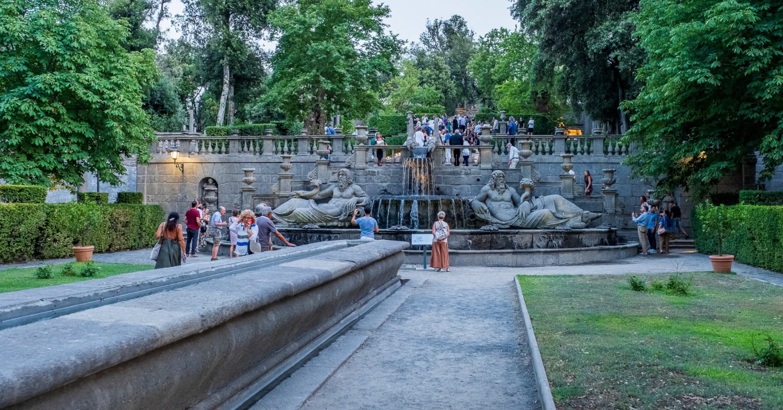 Viterbo - Villa Lante nel suo splendore restituita alla comunità: giochi d'acqua, sculture e giardini, in una magica serata estiva 3 villa lante 1