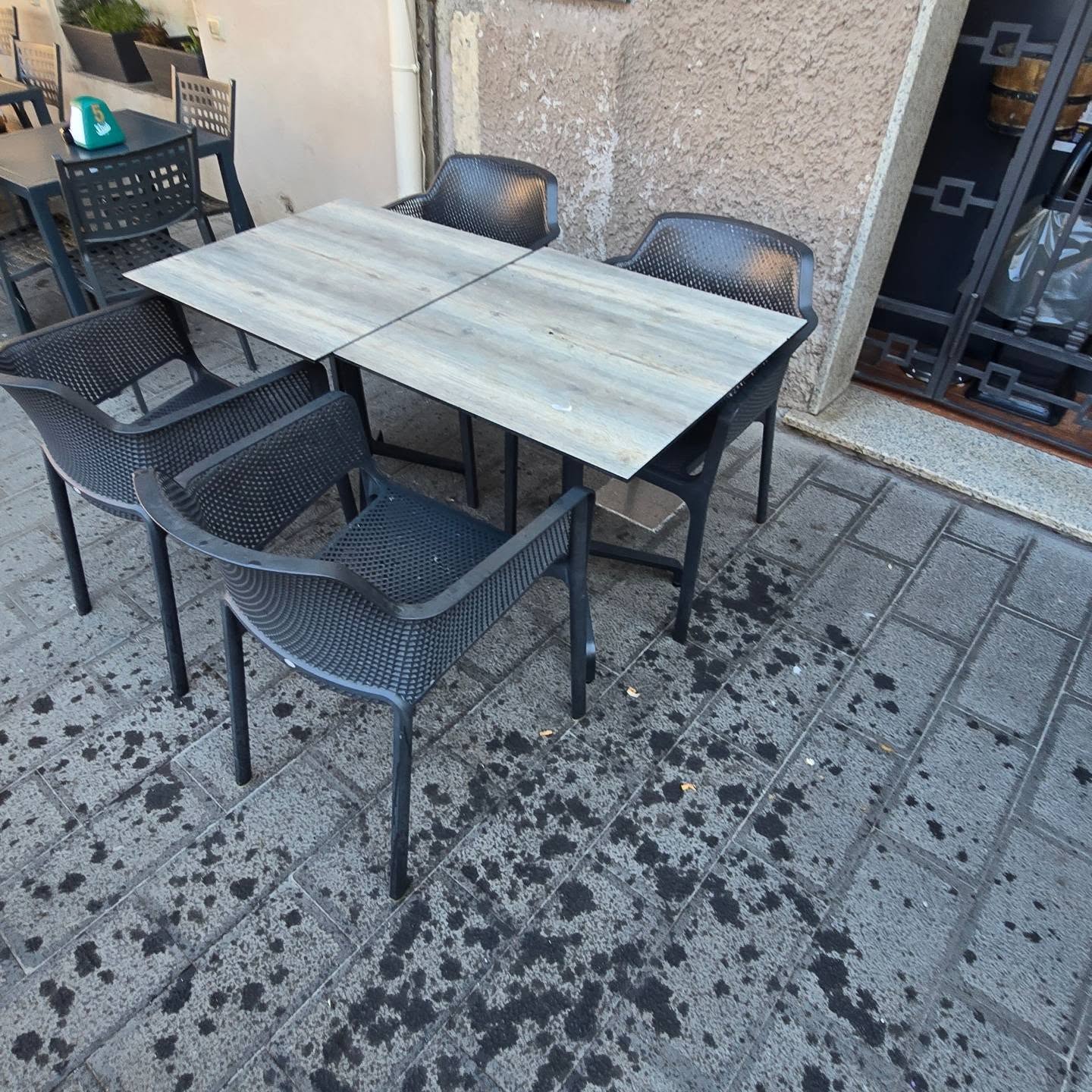 Olio su tavoli e marciapiede: atto vandalico contro un ristorante di Tarquinia (FOTO) 3 774136565 18417842275146227 145412176506819694 n