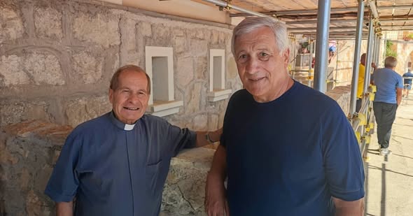 Monsignor Alberto Ponzi con il ministro Antonio Tajani