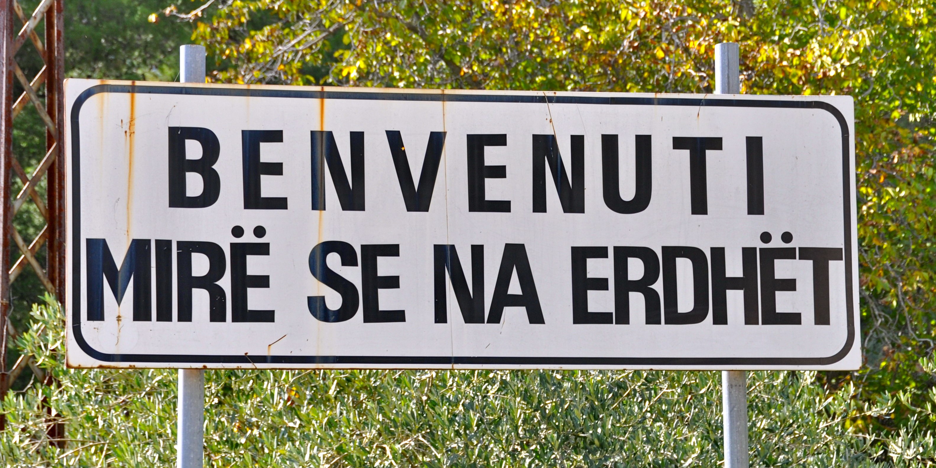 «Sorry, no English»: l'Italia da record che non sa farsi capire 8 Benvenuti in italiano e albanese in Sicilia