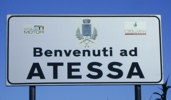 «Sorry, no English»: l'Italia da record che non sa farsi capire 7 CARTELLO MONOLINGUA DI BENVENUTI AD ATESSA Chieti