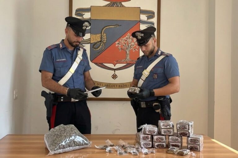 CIVITAVECCHIA - La droga sequestrata dai Carabinieri a Ladispoli