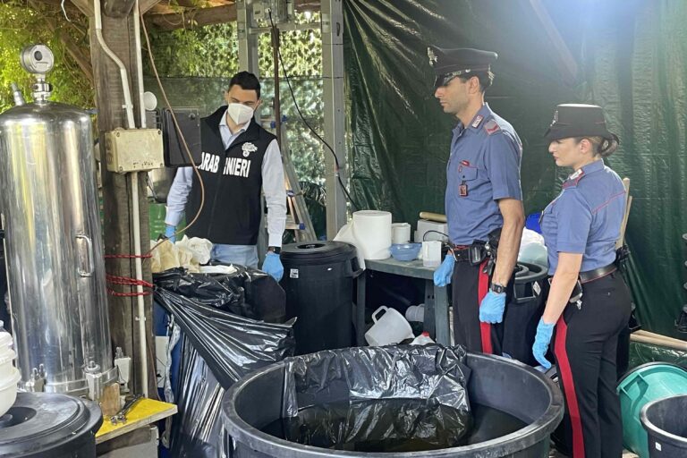 NINV FRASCATI - La raffineria della droga scoperta dai Carabinieri (6)