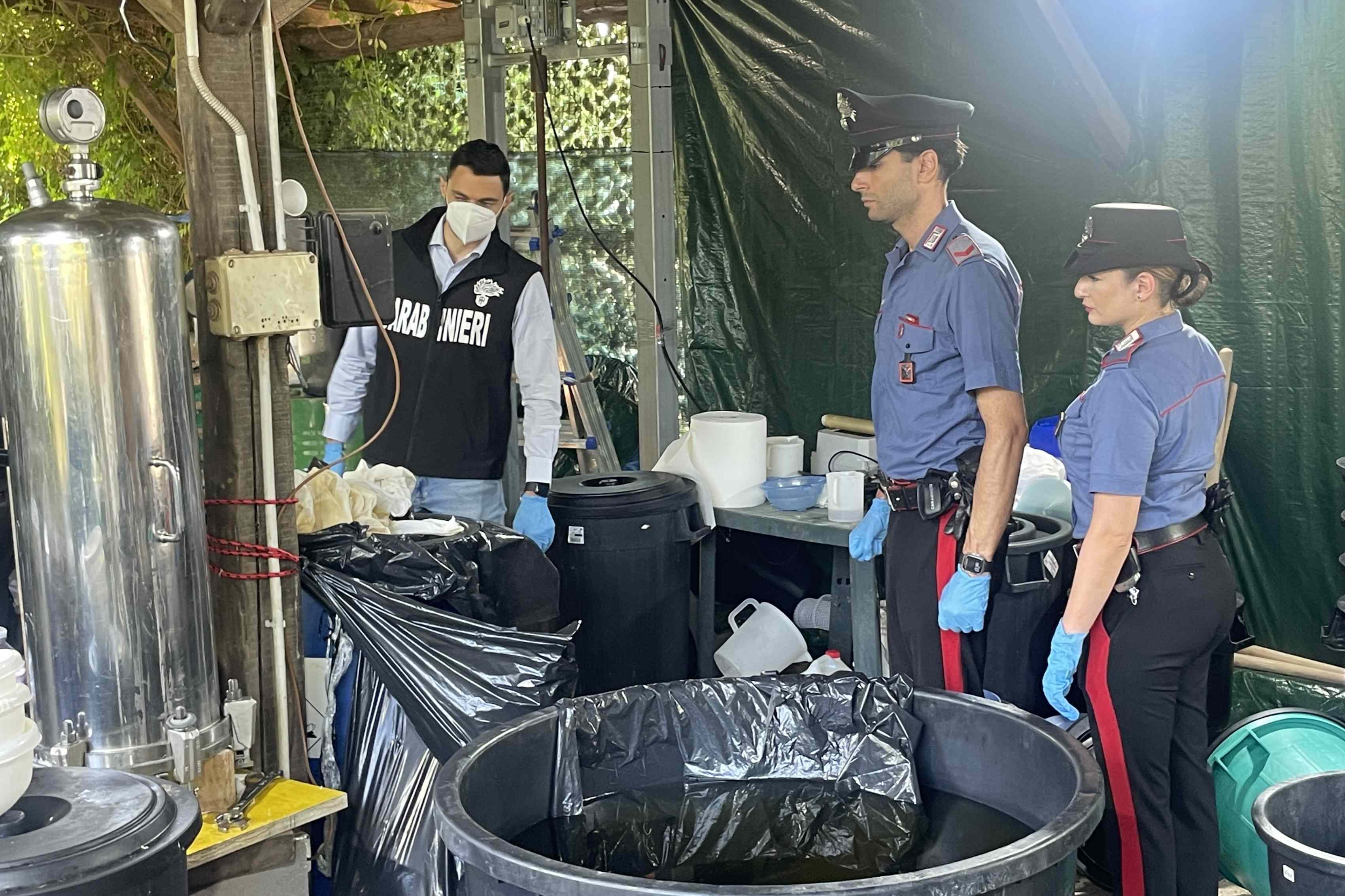 NINV FRASCATI - La raffineria della droga scoperta dai Carabinieri (6)