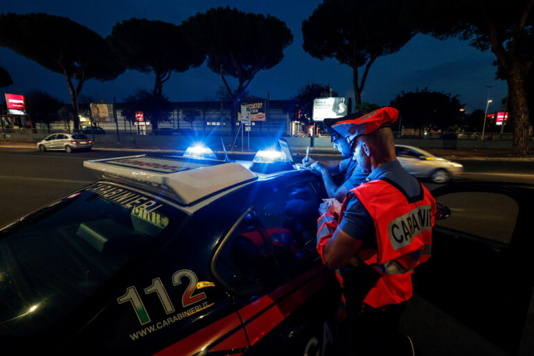 NRM - I Carabinieri del Nucleo Radiomobile durante i controlli (1)
