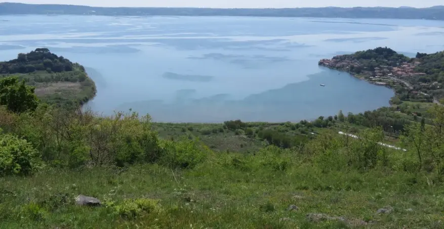 Parco-naturale-regionale-Bracciano-Martignano-RM-e-VT-Belvedere-zona-paludosa-Le-Pantane-e-piccolo-cratere-Lagusiello-foto-da-www.parcobracciano.it_
