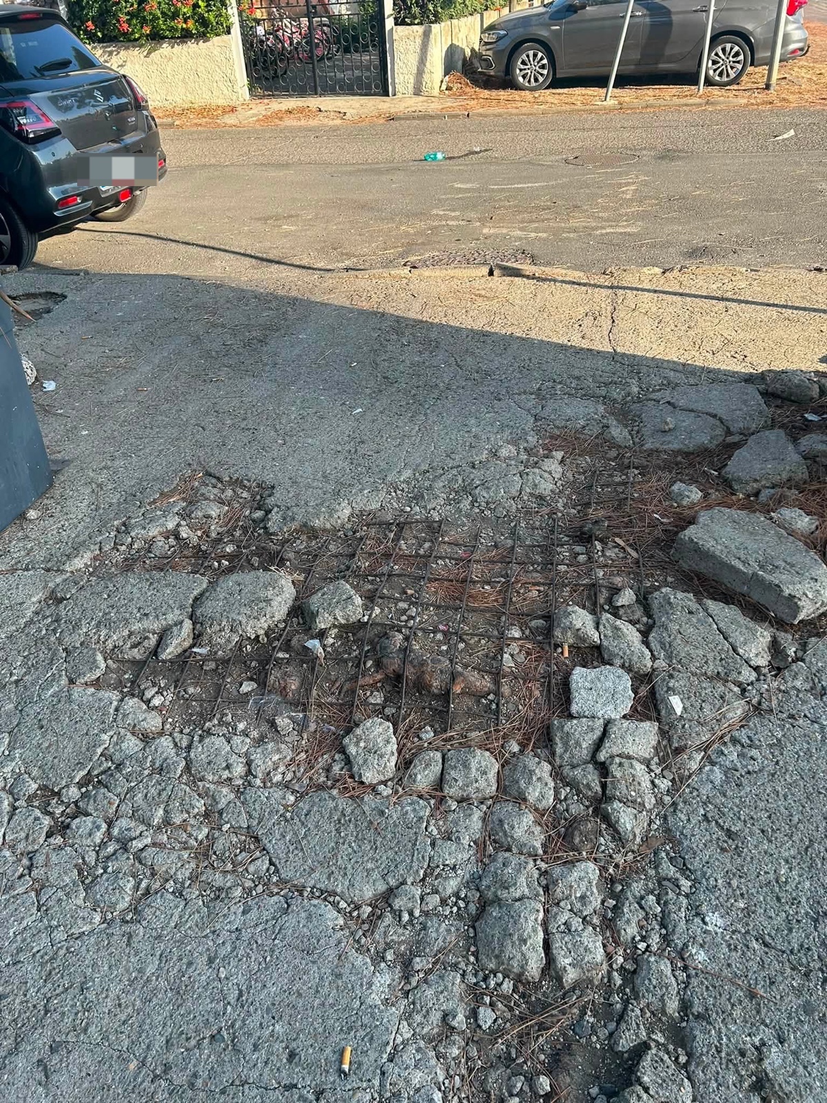 A Tarquinia Lido un Ferragosto tra immondizia, pista ciclabile "da motocross" e proteste: "Il sindaco pensa solo a fare cassa" (FOTO) 3 WhatsApp Image 2026 08 08 at 09.05.05