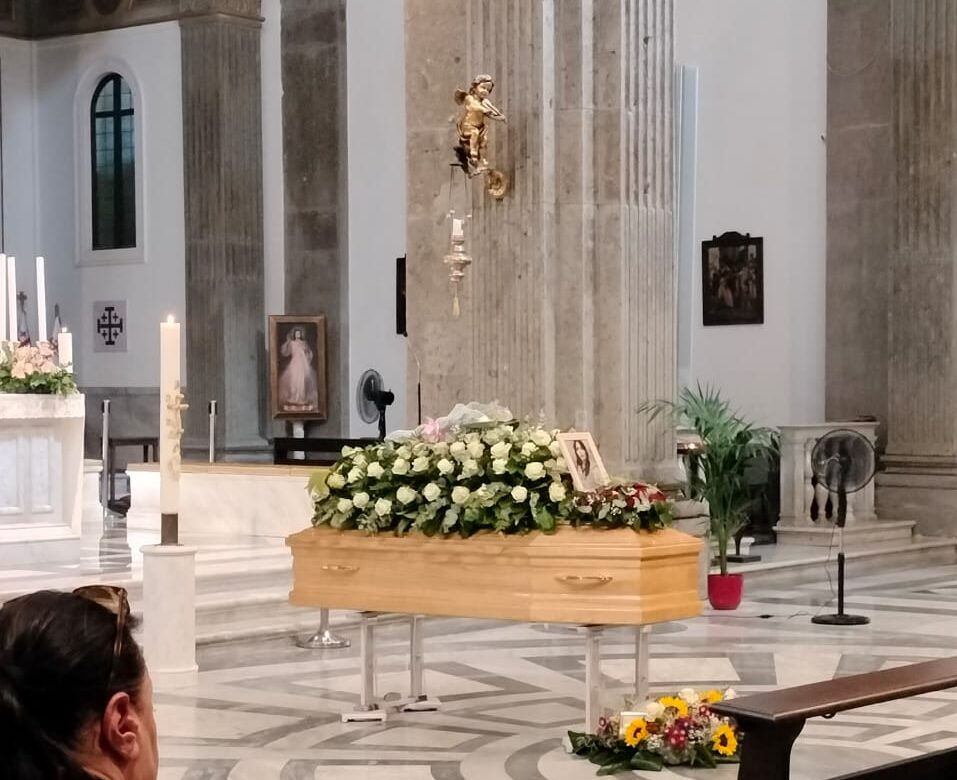 Viterbo si ferma per Benedetta: la cattedrale non basta a contenere il dolore 4 WhatsApp Image 2026 08 11 at 16.53.12 1 e1786462652221