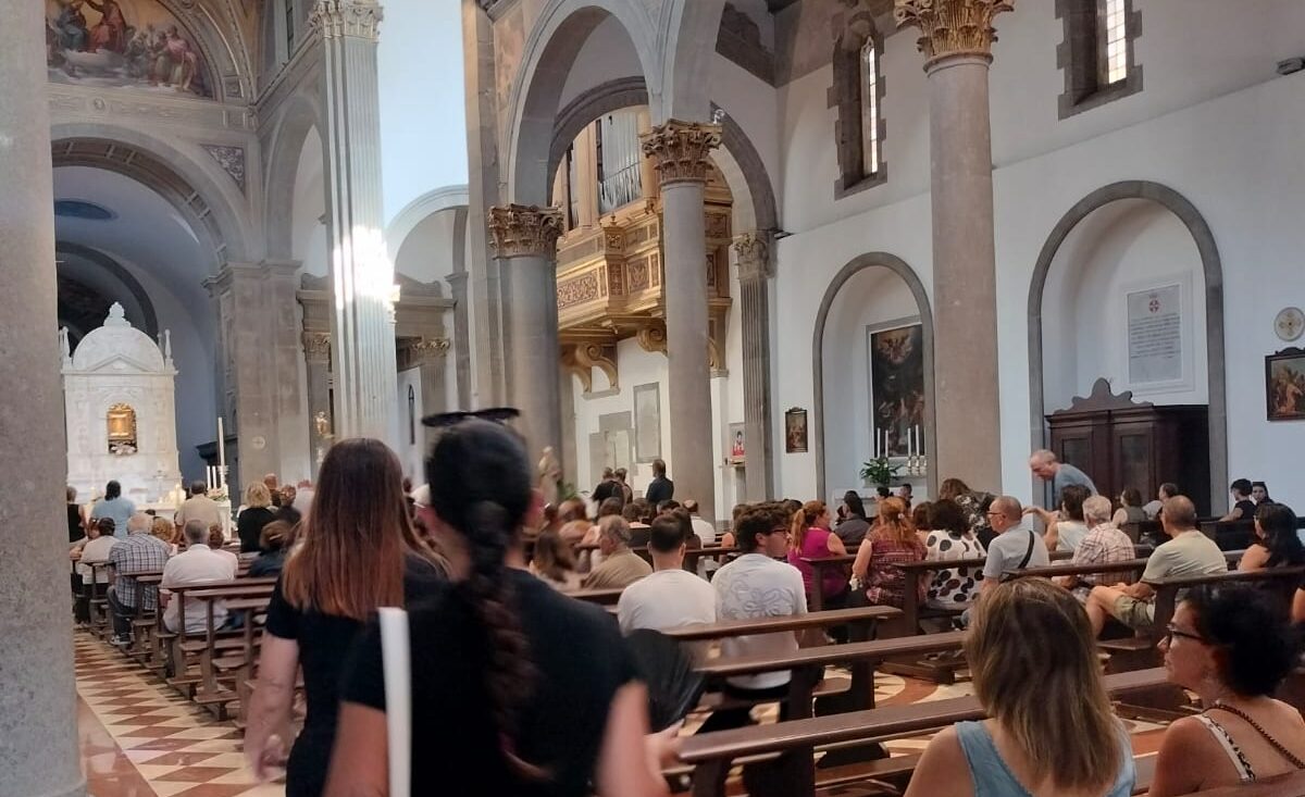Viterbo si ferma per Benedetta: la cattedrale non basta a contenere il dolore 3 WhatsApp Image 2026 08 11 at 16.53.12 2 e1786462678918