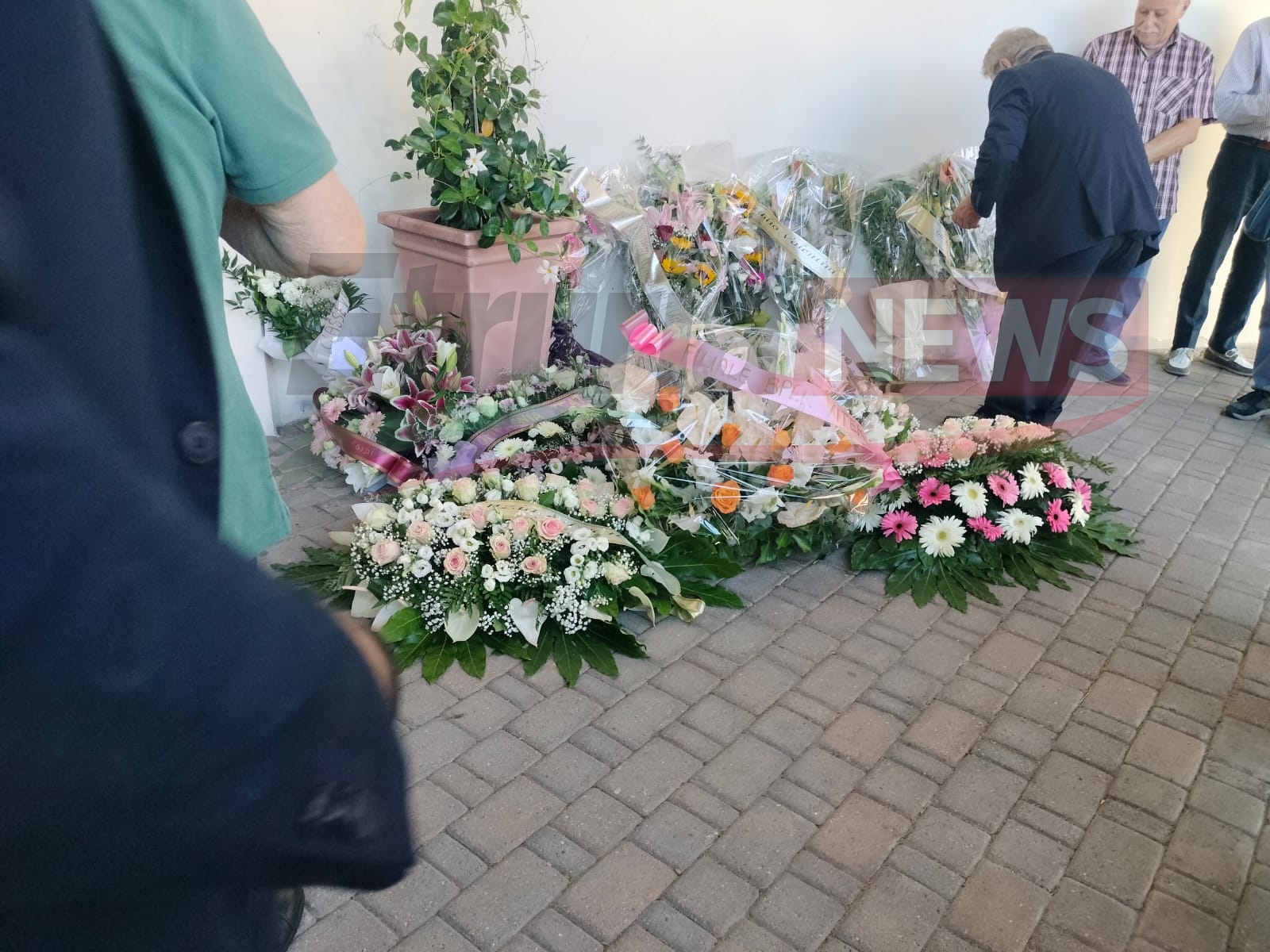 L'ultimo saluto a Laura Valentini: la Sacra Famiglia gremita per la professoressa morta a Montalto 4 WhatsApp Image 2026 08 31 at 15.05.05 1 1
