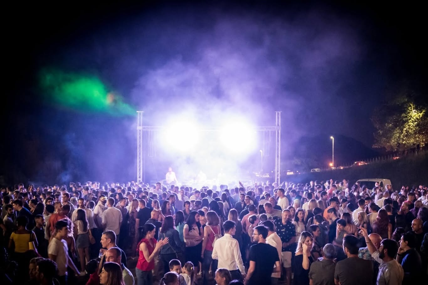 Civita Castellana - Una bottiglia di vetro lanciata sulla folla trasforma la festa in paura: feriti all'orto di Miretto 2 orto di Miretto