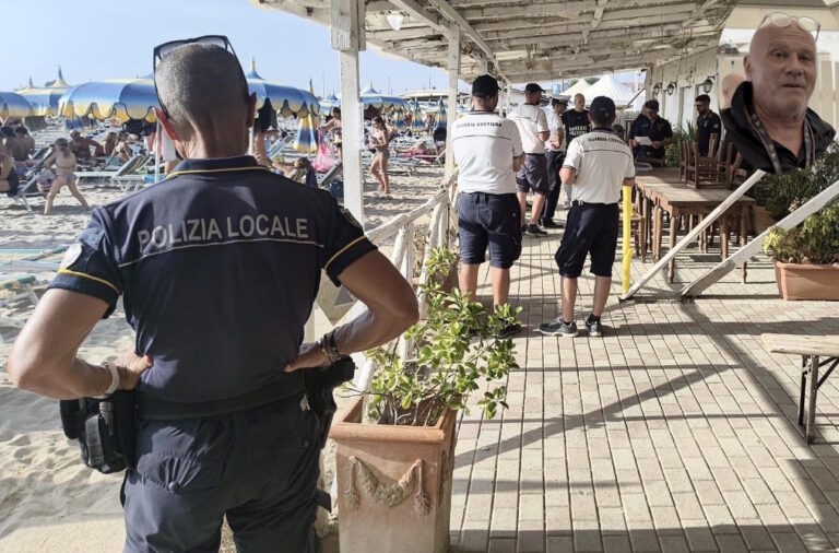 Sant'Agostino, la guardia costiera mette i sigilli allo stabilimento balneare La Costiera