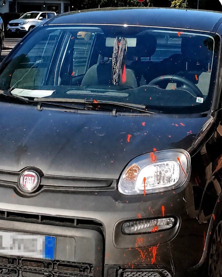 uova con vernice rossa 2