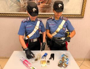 ANZIO - La droga sequestrata dai Carabinieri (1)