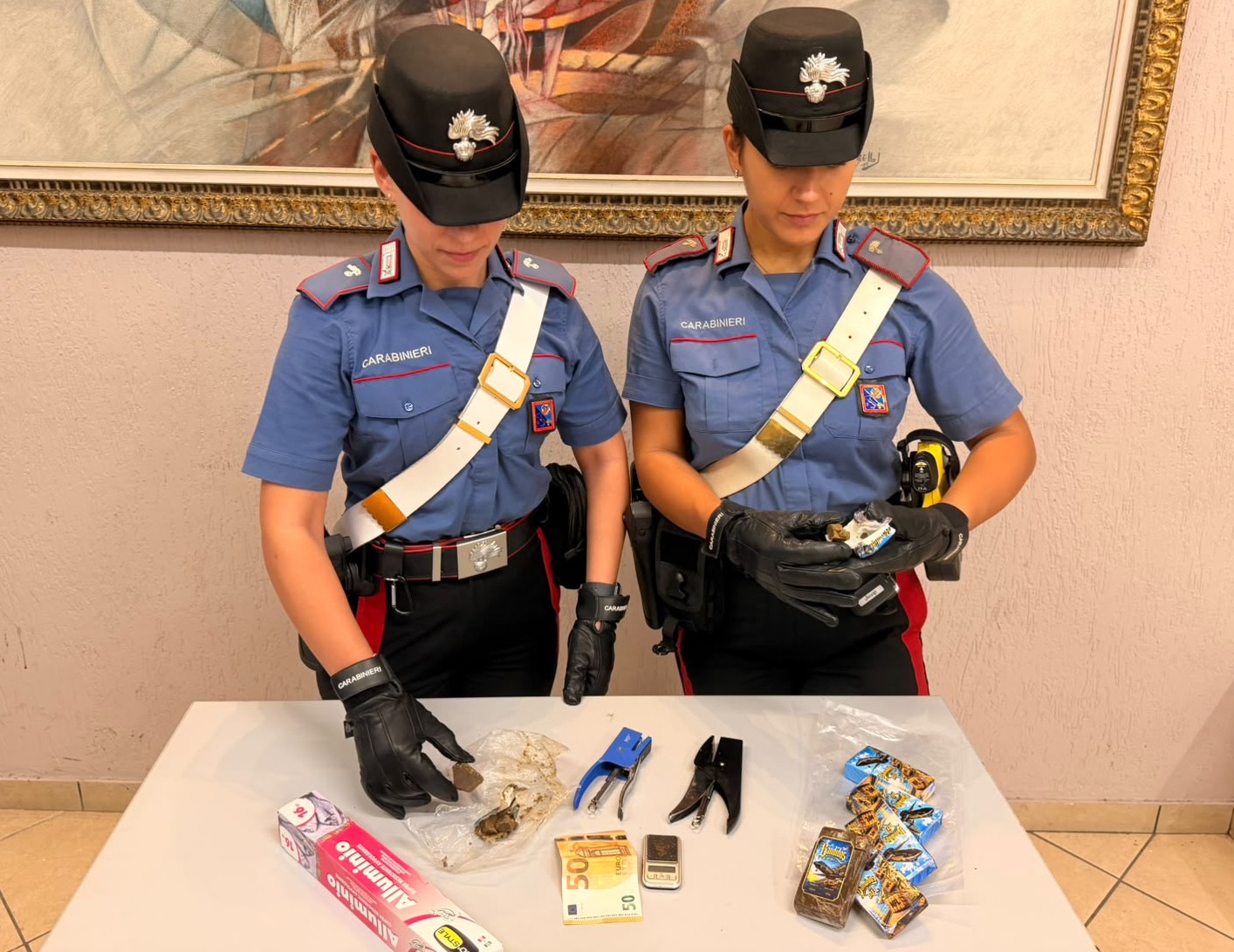 ANZIO - La droga sequestrata dai Carabinieri (1)