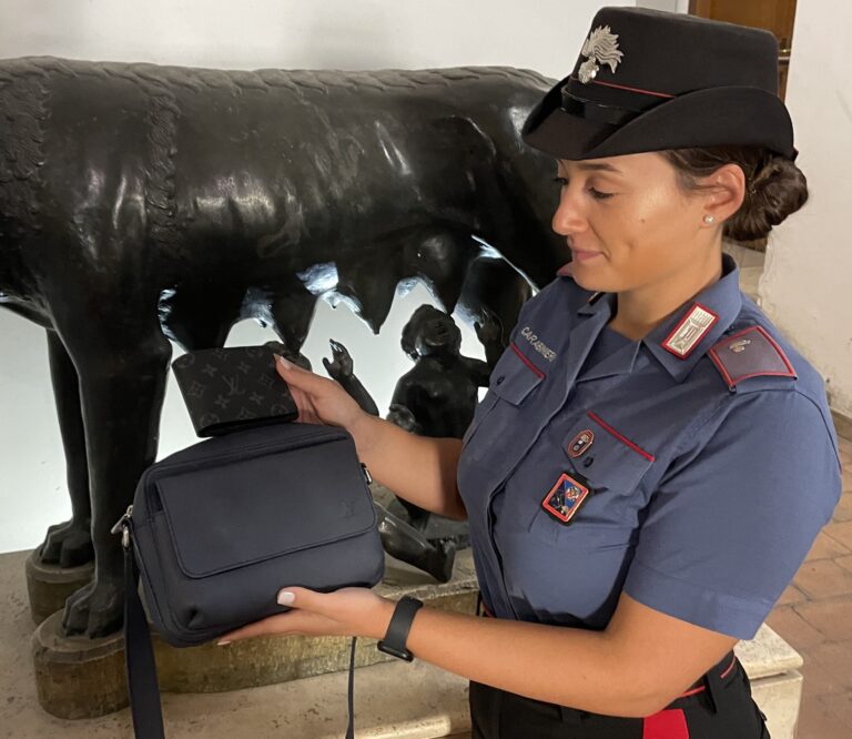 CENTRO - Parte della refurtiva recuperata dai Carabinieri