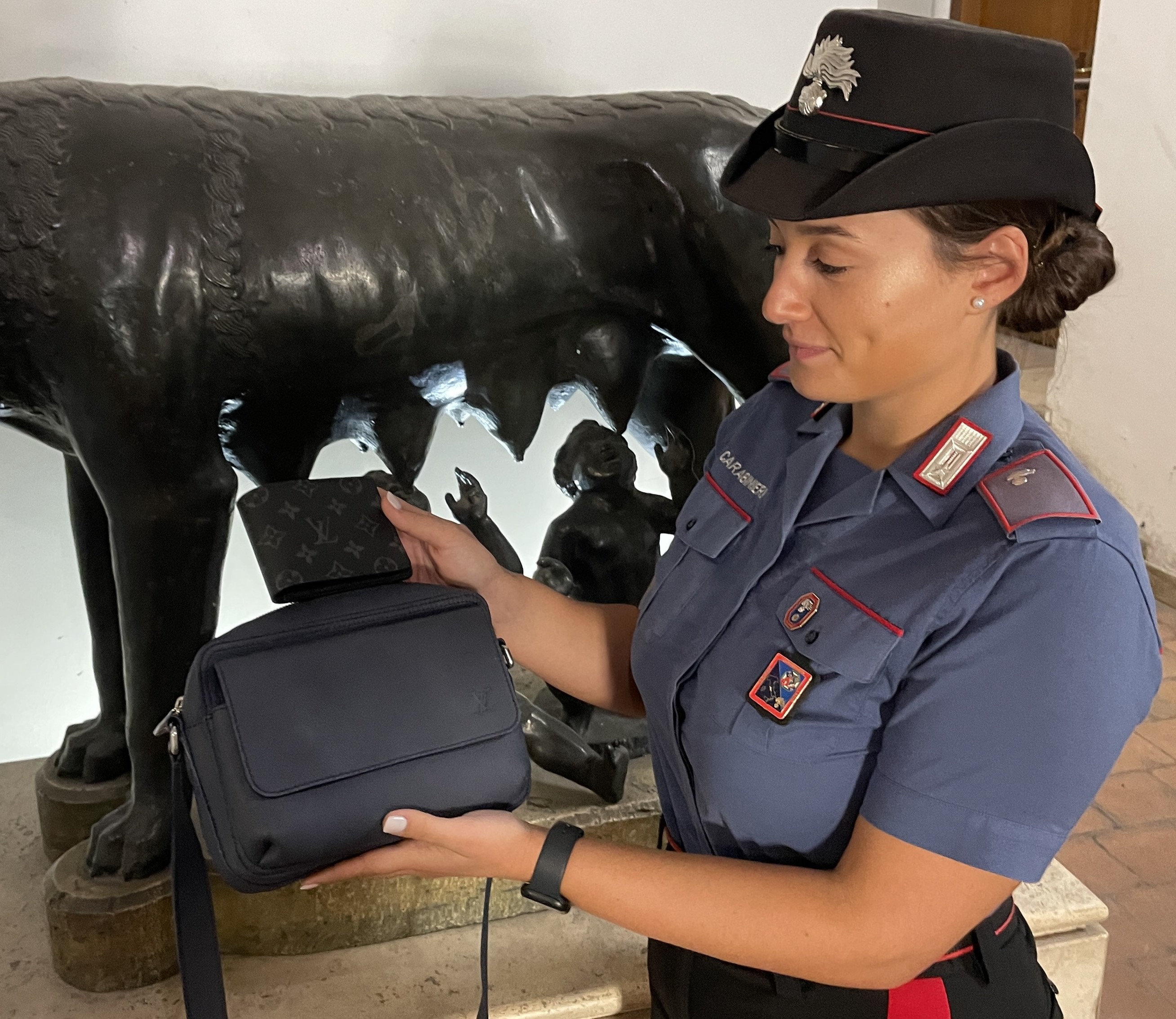 CENTRO - Parte della refurtiva recuperata dai Carabinieri
