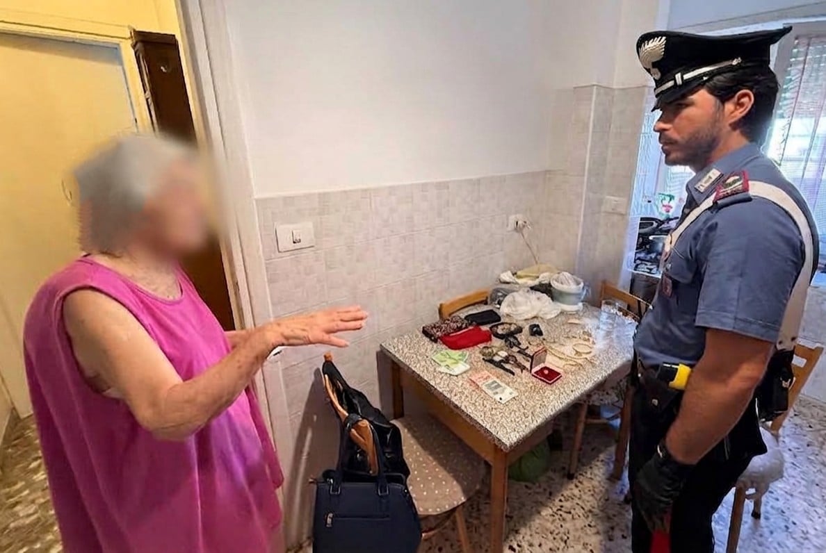 PARIOLI - Carabinieri sventano truffa ad anziana (1)