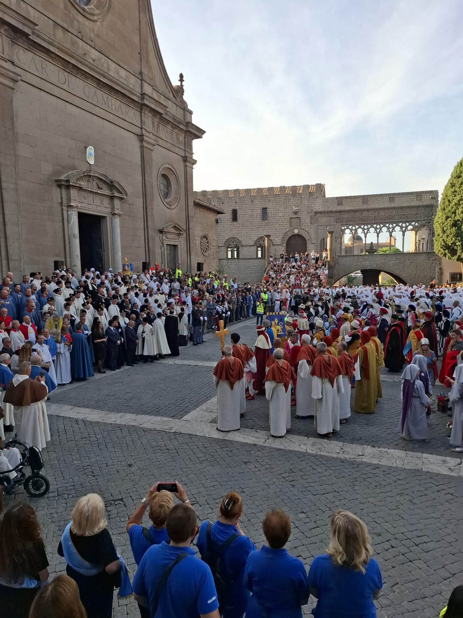 Viterbo - Il Vescovo Piazza: "Comunità viterbese con intensa passione per Santa Rosa ma fragile coesione" 3 corteo