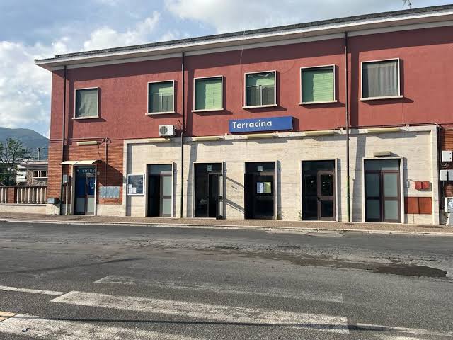 terracina-stazione-treni.jpg