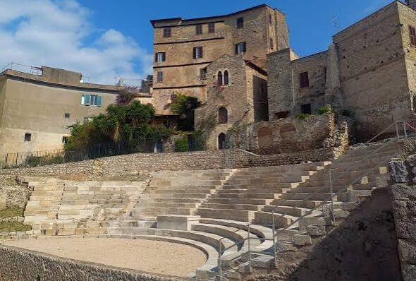 terracina-teatro-romano.jpg
